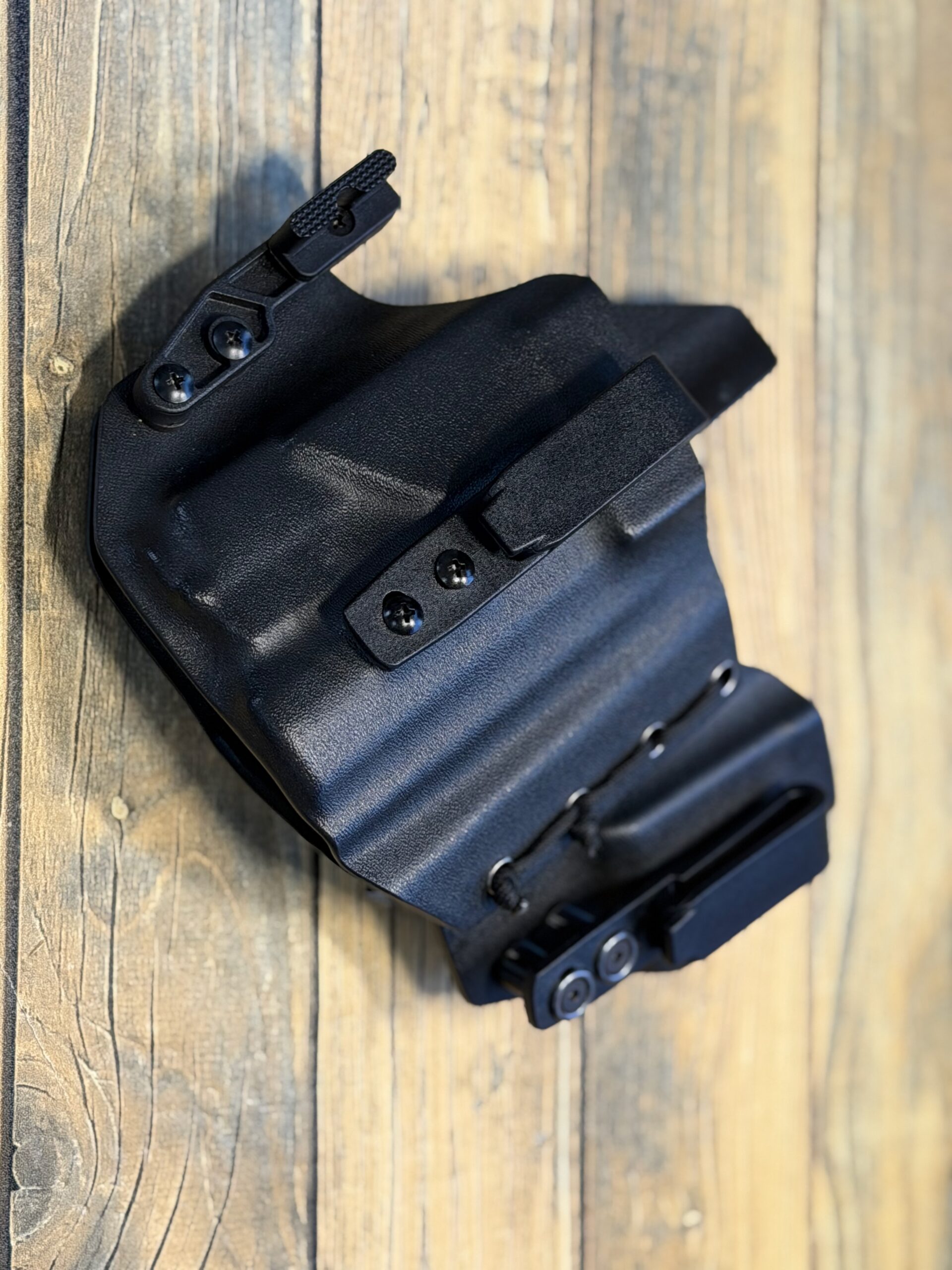 Kabura AIWB „Przyczajka Tajniak” do Walther P99 z Olight Baldr Mini RL